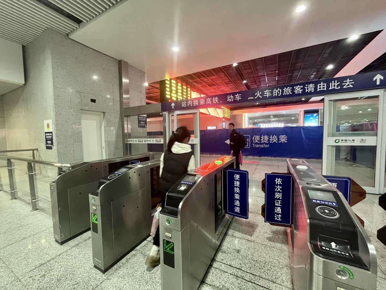 重庆北站检票口8A9A图片